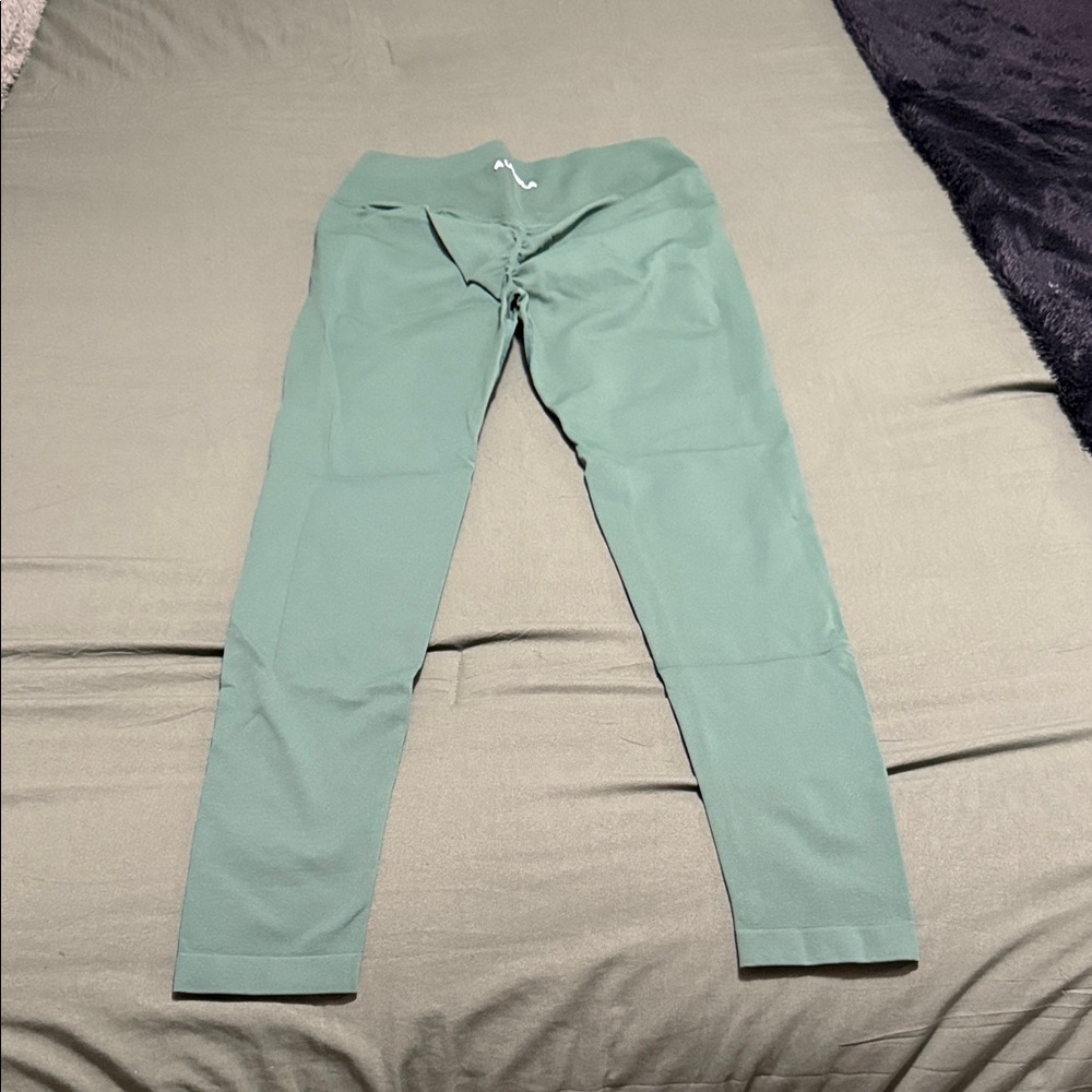 Aurora forest green scrunch butt leggings